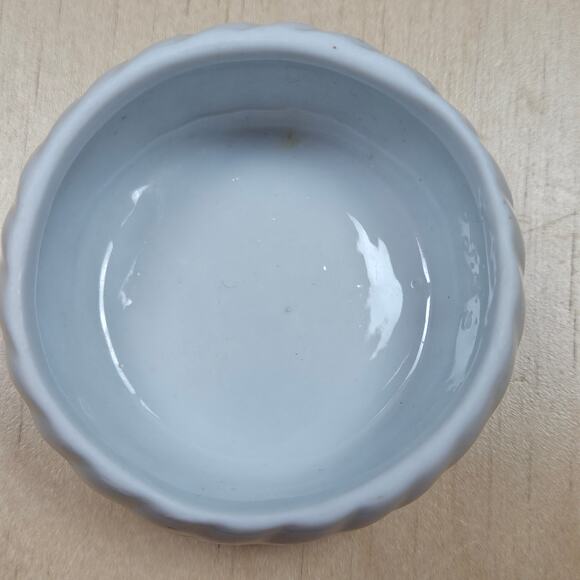 Trinket Box White Porcelain Lily Pad & Flowers onTop 2.75 x 1.5 inches Enesco - Picture 5 of 7